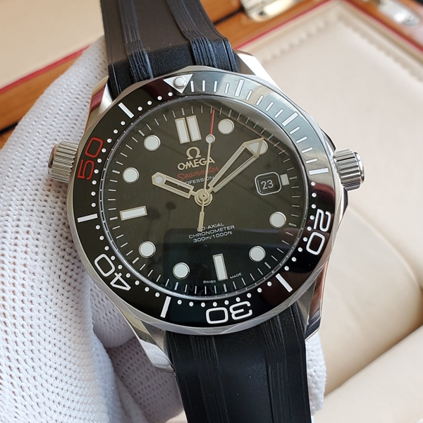 オメガ時計背面デザイン